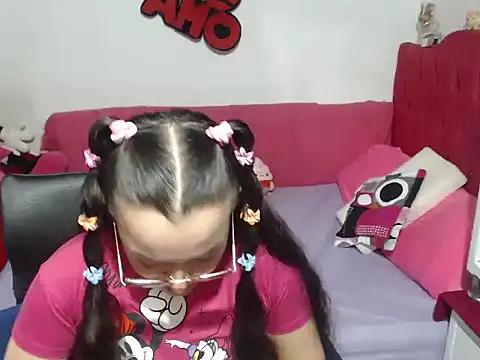 Snapshot of Angela_18honey chatting on 11/06/25, 01:17 Angela 18honey online show from 11/06/25, 01:17