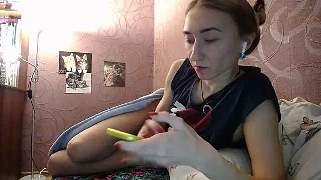 Snapshot of Fire__Foxx chatting on 12/03/24, 10:50 Fire Foxx online show from 12/03/24, 10:50