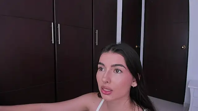 Coralinee 01 online show from 01/11/25, 08:21