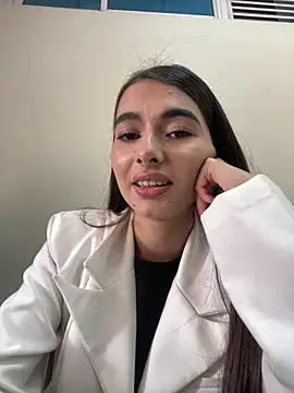 Coralinee 01 online show from 11/13/25, 05:23