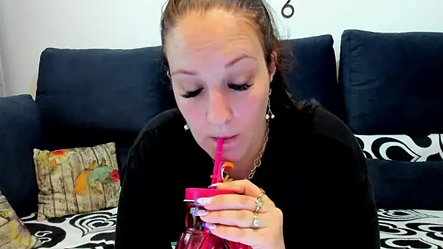 VanessaSquirtt online show from 06/07/26, 10:52