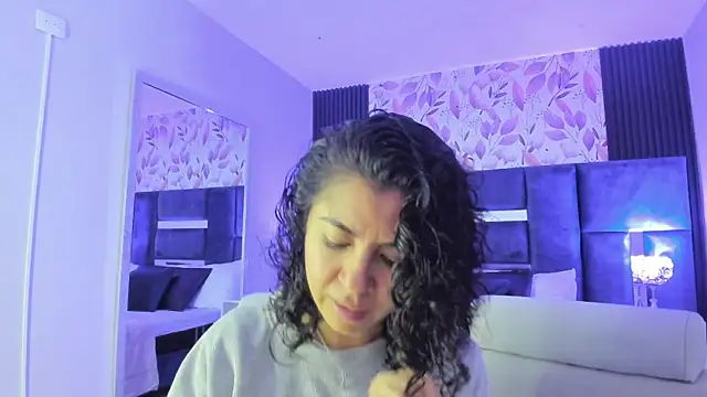 Amareto  online show from 12/04/25, 12:25