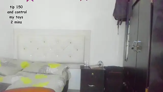 Snapshot of aphrodites_ass chatting on 12/16/25, 04:39 aphrodites ass online show from 12/16/25, 04:39
