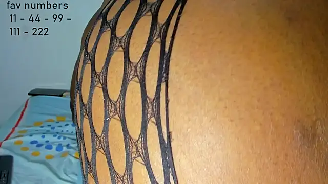 Snapshot of aphrodites_ass chatting on 06/25/26, 05:45 aphrodites ass online show from 06/25/26, 05:45