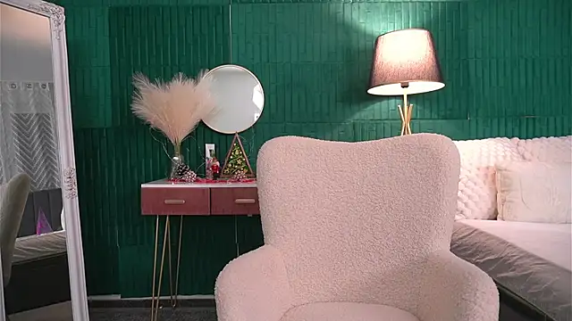 Snapshot of HaileyMoonn chatting on 12/19/25, 03:35 HaileyMoonn online show from 12/19/25, 03:35