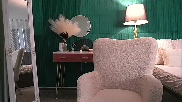 Snapshot of HaileyMoonn chatting on 02/15/26, 08:02 HaileyMoonn online show from 02/15/26, 08:02