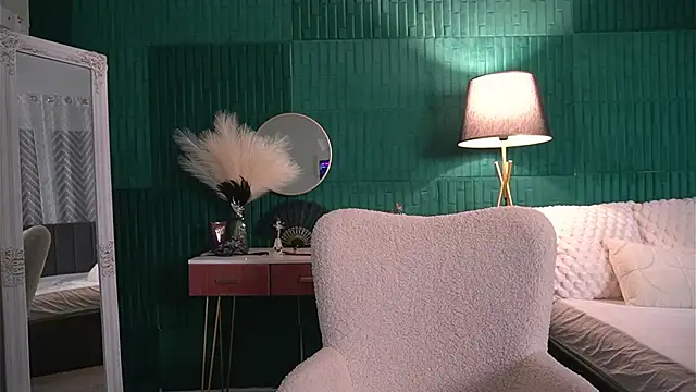 Snapshot of HaileyMoonn chatting on 02/19/26, 04:30 HaileyMoonn online show from 02/19/26, 04:30