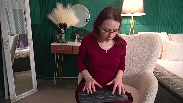 Snapshot of HaileyMoonn chatting on 03/16/26, 04:18 HaileyMoonn online show from 03/16/26, 04:18