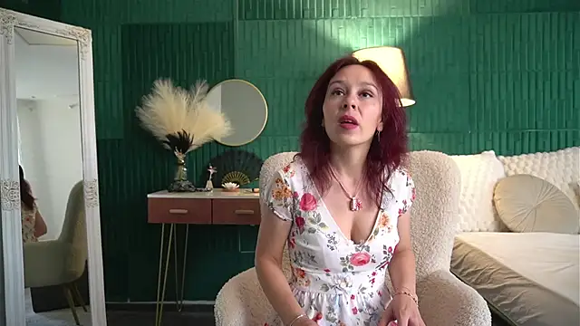 Snapshot of HaileyMoonn chatting on 06/28/26, 03:01 HaileyMoonn online show from 06/28/26, 03:01