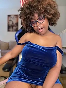 SSEXYBUBBLEBUTT101 online show from 12/24/24, 11:38