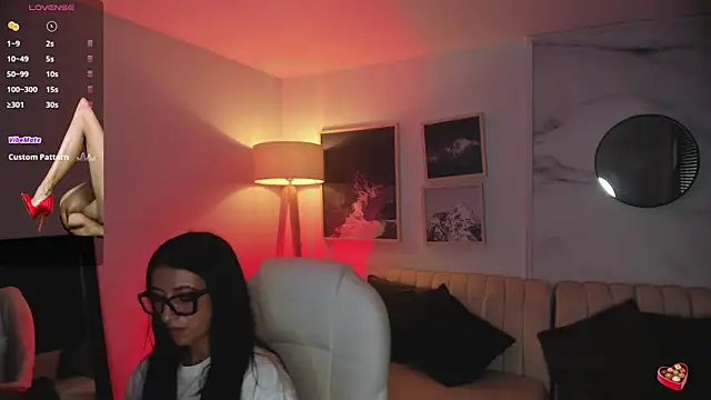 kira moon   online show from 12/05/24, 08:22