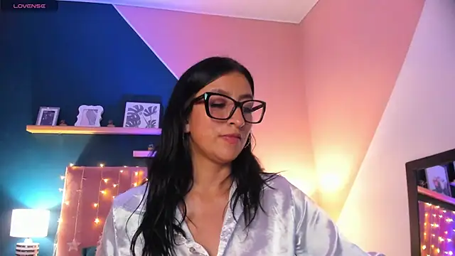 kira moon   online show from 12/12/24, 11:47