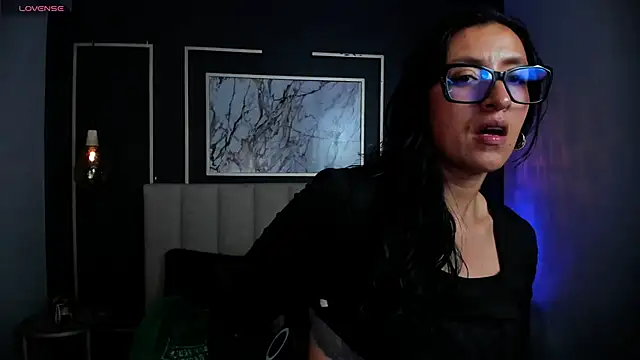 kira moon   online show from 09/16/25, 09:27