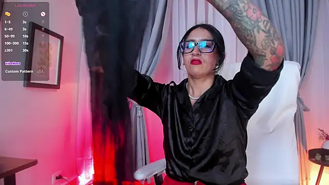 Snapshot of kira_moon__ chatting on 11/04/25, 09:14 kira moon online show from 11/04/25, 09:14