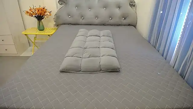 Lavender Sweet online show from 10/02/25, 03:24