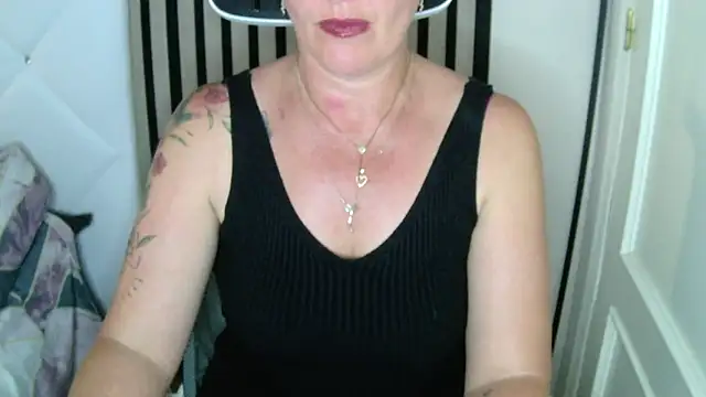 Snapshot of xxNoeliaxx chatting on 10/27/25, 02:54 xxNoeliaxx online show from 10/27/25, 02:54