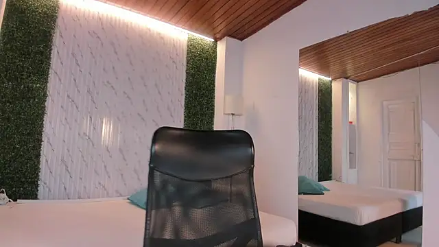 carina rossi online show from 11/18/25, 01:04