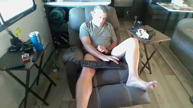 Snapshot of lateniter chatting on 04/06/26, 10:22 lateniter online show from 04/06/26, 10:22