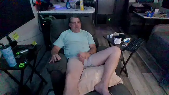 Snapshot of lateniter chatting on 04/11/26, 11:36 lateniter online show from 04/11/26, 11:36