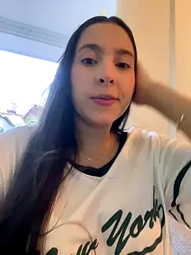 Snapshot of LittleDoll___ chatting on 11/06/25, 10:32 LittleDoll online show from 11/06/25, 10:32