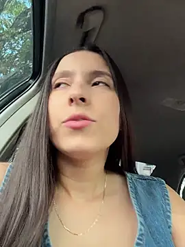 Snapshot of LittleDoll___ chatting on 12/14/25, 01:27 LittleDoll online show from 12/14/25, 01:27