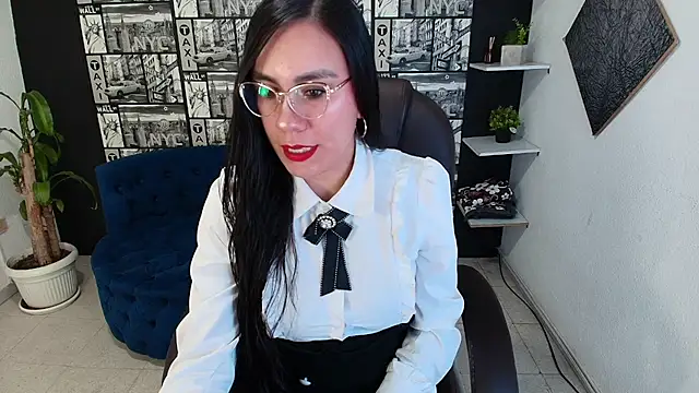 Snapshot of Agata-Moon chatting on 12/18/25, 04:24 Agata-Moon online show from 12/18/25, 04:24