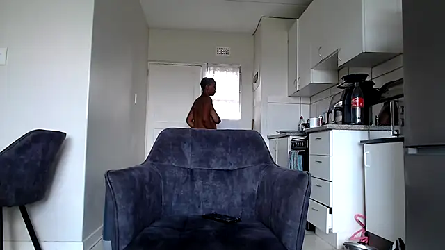 Snapshot of officialkhakes_za chatting on 01/05/25, 02:19 officialkhakes za online show from 01/05/25, 02:19