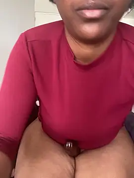 Snapshot of officialkhakes_za chatting on 10/30/25, 08:38 officialkhakes za online show from 10/30/25, 08:38