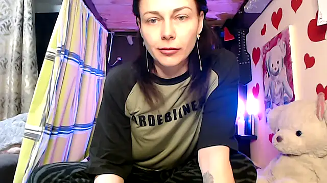 Snapshot of HarleyQuinn_69 chatting on 03/03/25, 08:00 HarleyQuinn 69 online show from 03/03/25, 08:00
