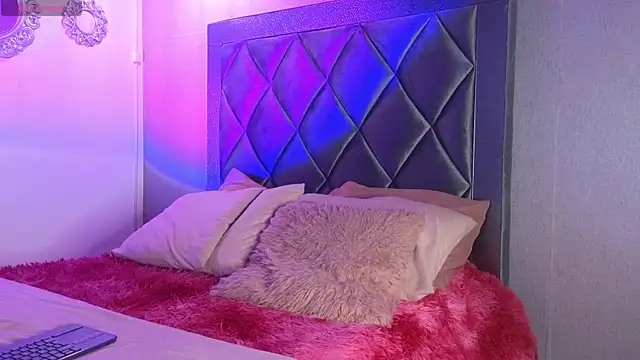 Snapshot of ashley_brend chatting on 12/16/25, 10:15 ashley brend online show from 12/16/25, 10:15