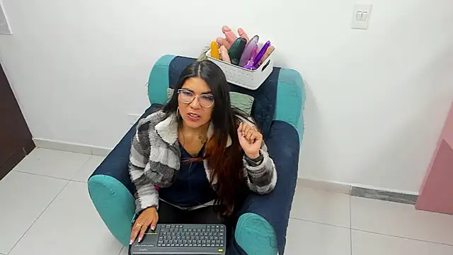 Luna Dumont online show from 02/01/25, 11:32