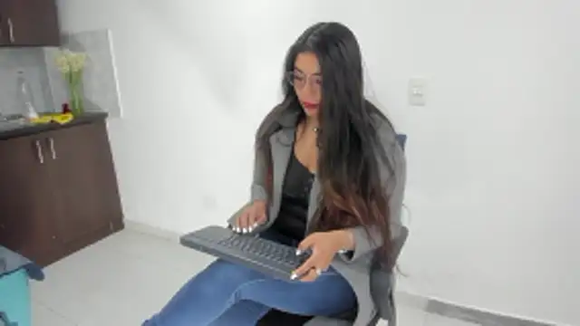 Snapshot of Luna_Dumont chatting on 01/09/26, 11:24 Luna Dumont online show from 01/09/26, 11:24