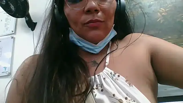 Snapshot of Luna_Dumont chatting on 02/10/26, 02:21 Luna Dumont online show from 02/10/26, 02:21