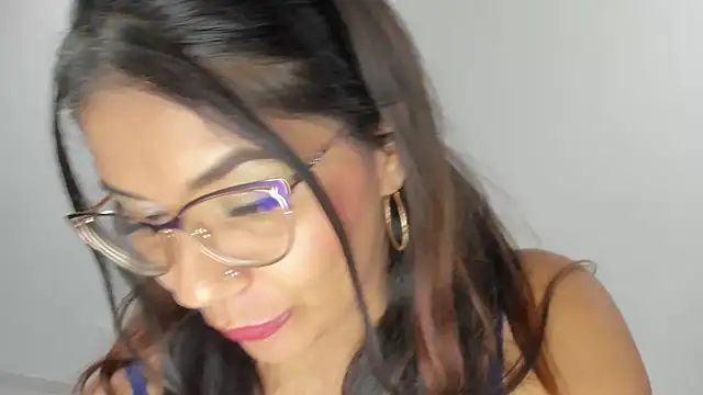 Snapshot of Luna_Dumont chatting on 04/19/26, 06:10 Luna Dumont online show from 04/19/26, 06:10
