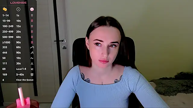 Snapshot of Kimmberr chatting on 10/17/25, 03:31 Kimmberr online show from 10/17/25, 03:31