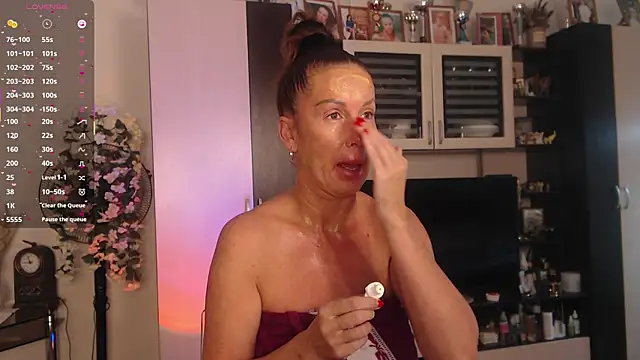 Snapshot of SheilaRyan chatting on 10/22/25, 05:08 SheilaRyan online show from 10/22/25, 05:08