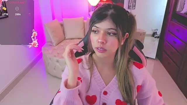 NATAASHA    online show from 11/18/25, 03:12