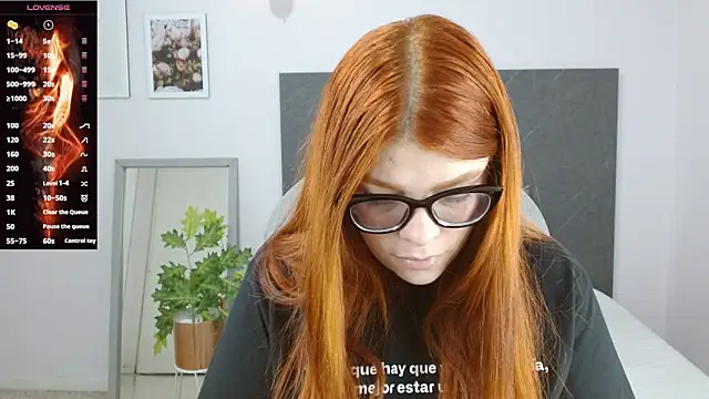 lucie nicolls online show from 01/02/25, 07:51