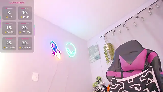 lucie nicolls online show from 12/05/25, 08:27