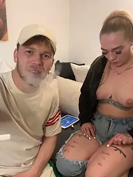 Snapshot of LizzyLush_ chatting on 10/31/25, 02:12 LizzyLush  online show from 10/31/25, 02:12