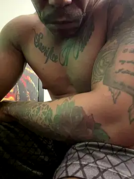 Snapshot of MidnightFlexxx chatting on 10/22/25, 05:19 MidnightFlexxx online show from 10/22/25, 05:19