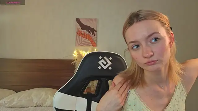 IdaValenti online show from 09/26/25, 01:09