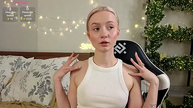 Snapshot of IdaValenti chatting on 03/07/26, 11:24 IdaValenti online show from 03/07/26, 11:24