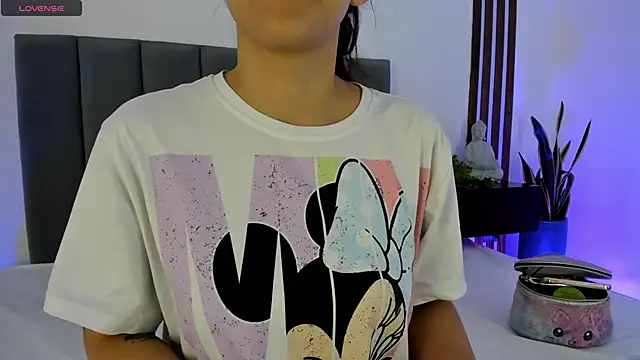 Snapshot of moll1e_ chatting on 03/15/25, 12:02 moll1e online show from 03/15/25, 12:02