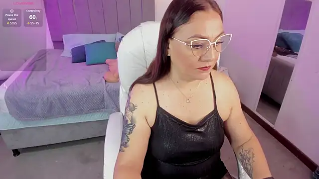 lady nylon  online show from 12/27/24, 12:01