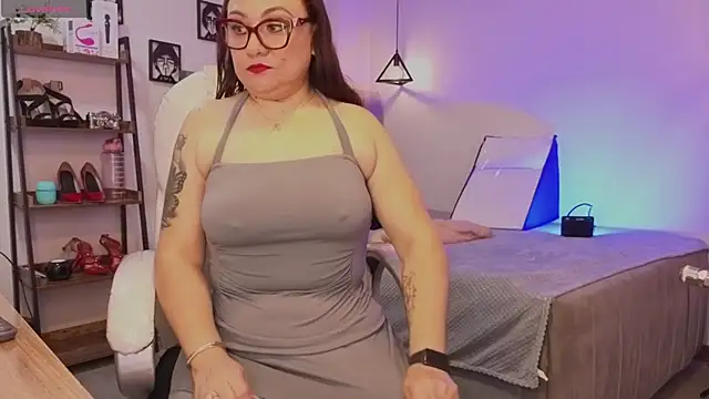 lady nylon  online show from 10/28/25, 12:09