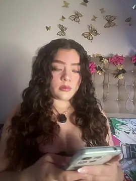Snapshot of Jullieetta chatting on 05/28/26, 12:02 Jullieetta online show from 05/28/26, 12:02