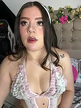 Snapshot of Jullieetta chatting on 07/14/26, 12:33 Jullieetta online show from 07/14/26, 12:33