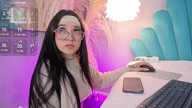 Snapshot of EriKlein chatting on 11/15/25, 09:21 EriKlein online show from 11/15/25, 09:21