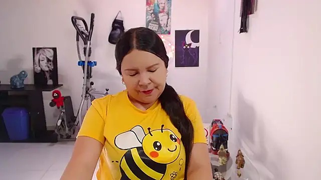 claryssa  online show from 06/10/26, 06:18
